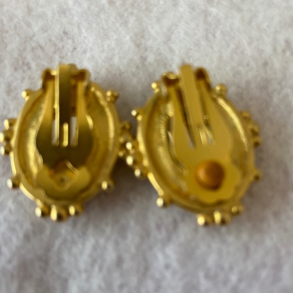 GREEN Glass Byzantine Matte Gold Clip On Statement Earrings - Picture 3 of 7